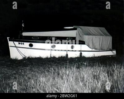 Cruiser bei Nacht auf den Broads, Norfolk. 1933 Stockfoto