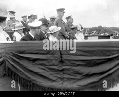 Die Royal besucht Militärsport's und Fete in Aldershot. Prinz Albert der Marquis De Soveral und Prinzessin Maria, der König und die Königin. 25. August 1917 Georg VI. (Albert Frederick Arthur George) Britischer Herrscher; König von Großbritannien 1936-1952; letzter Kaiser von Indien 1936-1947; Bruder von Edward VIII; Sohn von Georg V  1895-1952 Elizabeth Angela Marguerite Bowes-Lyon (die Königin Mutter, die Königin Mutter) Britische Königin; Frau von Georg VI 1923; Mutter von Elisabeth II; Namensgeber der Schiffe Königin Elisabeth und Königin Elisabeth 2  1900-2002 Stockfoto