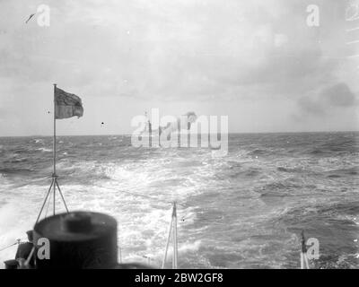 Die atlantische Flotte bei Moray Firth. H.M.S Nelson mit ihren 16 Zoll-Geschützen in Aktion. 1928 Stockfoto