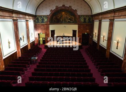 REDAKTIONELLE VERWENDUNG NUR der Pianist Stephen Hough probt vor der Eröffnung der ersten Serie von Live-Übertragungen seit der Sperrung von BBC Radio 3 in der Wigmore Hall am Montag. Stockfoto