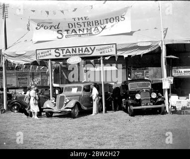 Bedford Trucks Stand auf der Tunbridge Wells Show. 1934 Stockfoto