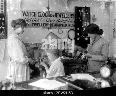 Silberschmiede im Bauernkunstladen. 1914 - 1918 Stockfoto