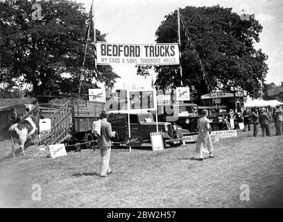 Bedford Trucks Stand auf der Tunbridge Wells Show. 1934 Stockfoto