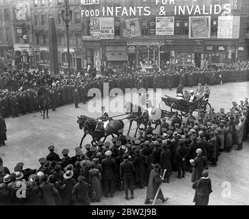 American Day in London. Der König, die Königin und die Prinzessin Maria. 20. April 1917 Stockfoto