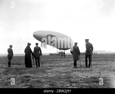 Der König und die Königin besuchen die Air Station. Wo Prinz Albert ein Offizier ist. 11. April 1918 Stockfoto