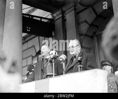 Winston Churchill hält eine Rede zur Rekrutierung der Territorialarmee im Mansion House am 24. April 1939 Stockfoto