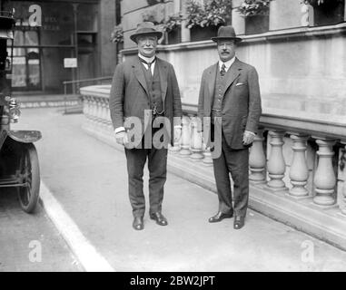 Der Hon. W. Massey, Premierminister von Neuseeland und Sir Joseph ward. Oktober 1916 Stockfoto