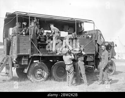 1. Gepanzerte Brigade Felddienst LKW Hilfe der Kern, auf Salisbury Plain, während einer Ruhezeit 20 August 1935 Stockfoto