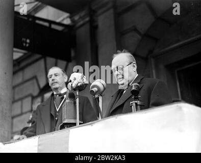 Winston Churchill hält eine Rede zur Rekrutierung der Territorialarmee im Mansion House am 24. April 1939 Stockfoto