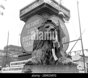 Victory Loan Szene im Trafalgar Square. Juli 1919 Stockfoto