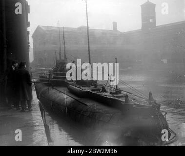 Das Ex-deutsche U-Boot Deutschland im St. Katharine's Dock. Dezember 1918 Stockfoto