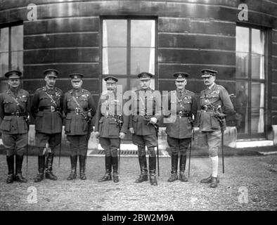 König George V und Douglas Haig am buckingham Palace. Generäle Birdwood, Henry Rawlinson, Plumer, Seine Majestät, Sir Douglas Haig, General Julian Byng. 19 Dezember 1918 Stockfoto