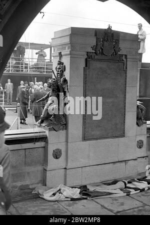 London. König George V Gedenkplatte, Embankment, enthüllt von Lady Ritchie. 15 Juli 1936 Stockfoto