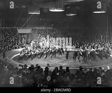 Bertram Mills' Christmas Circus im Olympia. Pferde. 21 Dezember 1937 Stockfoto