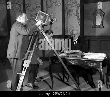 Herr Israel Zangwill (posiert für die Filmreihe, Geheimnisse der Handschrift). 30. Januar 1926 Stockfoto