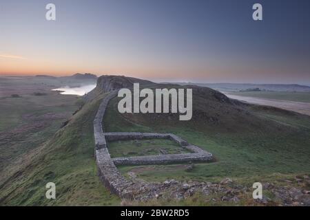 Mile-Castle 39 an Hadrians Mauer, bei Sonnenaufgang Stockfoto