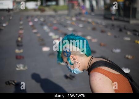 Madrid, Spanien. Mai 2020. Ein Aussterben Rebellion Aktivist Proteste an Madrid Puerta del Sol (Foto von Fer Capdepon Arroyo/Pacific Press) Quelle: Pacific Press Agency/Alamy Live News Stockfoto