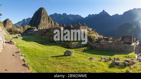 Dämmert bei Machu Picchu, von Hauptplatz, alte Inka-Stadt, vor dem fünfzehnten Jahrhundert erbaut, in der südlichen Cordillera Oriental von Peru, i Stockfoto