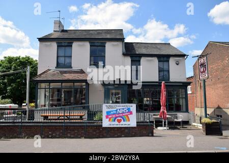 Danke NHS Poster vor dem William & Florence Pub während der Coronavirus Lockdown, Norwich UK 2020 Stockfoto