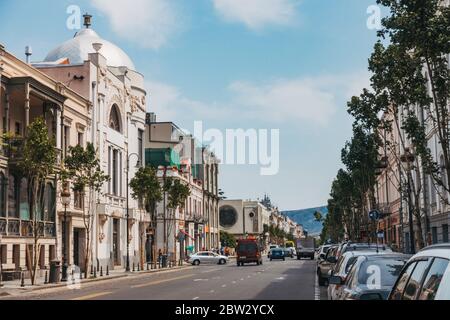 Geschäfte auf der historischen Davit Aghmashenebeli Ave, Tblisi, Georgia Stockfoto