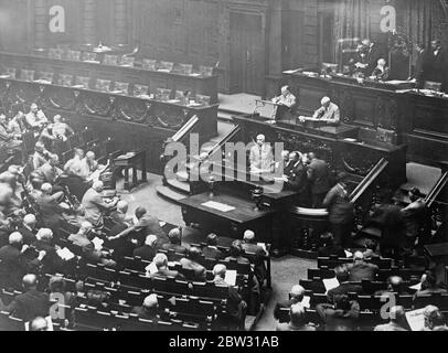 Clara Zetkin (Rote Klara) steht bei der Reichstagseröffnung vor. 1932 Stockfoto