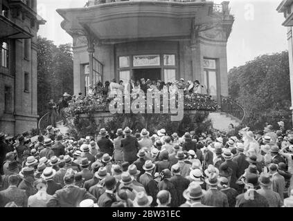 Französischer Präsident beim Grand Prix Rennen in Longchamps . Präsident Paul Lebrun, besuchte die Longchamps Race-Sitzung und beobachtete die Grand Prix-Rennen von Herrn A J Duggans Strip The Willow gewonnen, mit Lord Derby 's Satrap zweite, und Fog Horn dritten. Präsident Lebrun in der Box bei der Rennveranstaltung . 27 Juni 1932 Stockfoto