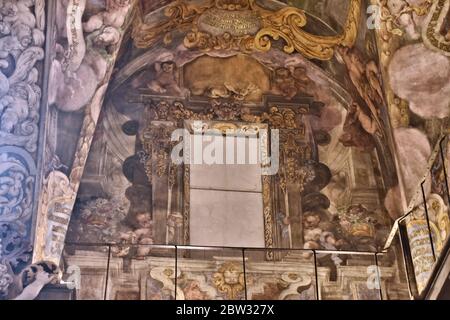 Kunstvolle Dekoration in der Kirche des Hl. Nikolaus in Valencia, Spanien Stockfoto