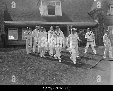 Alle Indien Cricket-Team spielen erste Spiel gegen die englische Seite in Pelsham Rye. Die All India Cricket Team, die Touren in England in dieser Saison spielte ihr erstes Spiel in diesem Land, wenn sie Herrn T G Scott ' s Team traf, in Pelsham Rye, Sussex. Die englische Seite geht zu Beginn des Spiels in Pelsham Rye ins Feld. 29. April 1932 Stockfoto