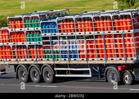 Calor Gas Fuel, Patio Gas, 18 kg Propan, 4,5 kg blauer Butan, Transportfahrzeuge, LPG-LKW, Transport, LKW, Frachtführer, DAF-Fahrzeug, European Commercial Transport, Industry, M61 in Manchester, UK Stockfoto