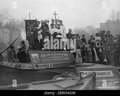 Osterservice für Kanalschiff Menschen . 27 März 1932 Stockfoto