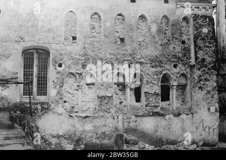 Erste Kathedrale von Amalfi bei Ausgrabungen entdeckt. Eine sensationelle historische Entdeckung. Eine der sensationellsten Entdeckungen von Archäologen gemacht ist die Entdeckung der ersten Kathedrale von Amalfi , Italien , während Ausgrabungen . Die ursprüngliche Kathedrale wurde um das Jahr 900 erbaut und ist aus Stein. Es wurde angenommen, dass die Ruinen vollständig abgerissen worden war, aber es wurde ohne Zweifel bewiesen, dass die Kirche der Kreuzigung enthält die Überreste der alten Struktur der Amalfi Kathedrale ein Wunder der mittelalterlichen Architektur. Die Mauer der alten Amalfi Kathedrale aufgedeckt Dur Stockfoto