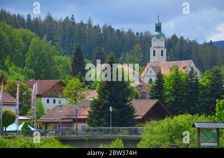 Bayerisch Eisenstein, Zelezna Ruda, Alzbetin, Grenzort zu Tschechien: Ortsmitte, katholische Kirche Stockfoto