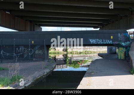 Unterseite der autobahn m6 in Nechells, Birmingham in der Nähe der Gravelly Hill Interchange auch als Spaghetti Junction bekannt Stockfoto