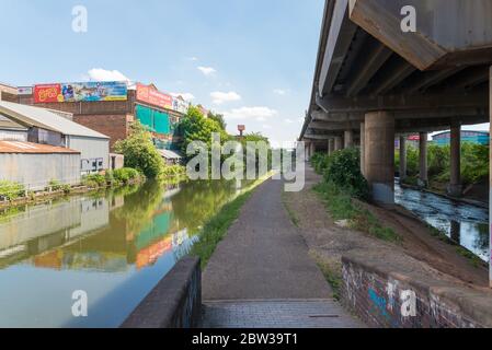 Unterseite der autobahn m6 in Nechells, Birmingham in der Nähe der Gravelly Hill Interchange auch als Spaghetti Junction bekannt Stockfoto