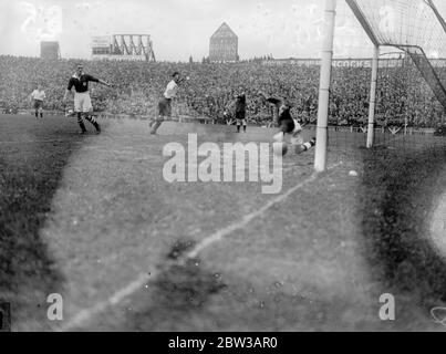 Ninian Park Fußballplatz, Cardiff. England gegen Wales . 29. September 1934 Stockfoto