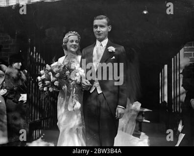 Frau Jasmine Van de Meyer und Herr Francis Basil Ranbury heiratete in Brompton. 6. Oktober 1934 . Stockfoto