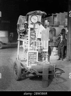 Miniture Kino Orgel, aus Odds und Ends, spielen bei Waterloo, London. Oktober 1934 . Stockfoto