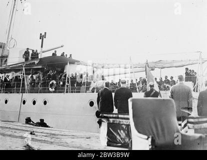 König Alexander von Jugoslawien geht nach Hause. Cruiser Debrovnik, mit einer tragischen Belastung an Bord, Verlassen Marseille. 11 Oktober 1934 . Stockfoto