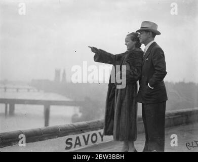 Barbara Kent, der Filmstar, und Harry Edington, der Hollywood-Business-Agent, kommen in London an. 12. Oktober 1934 Stockfoto