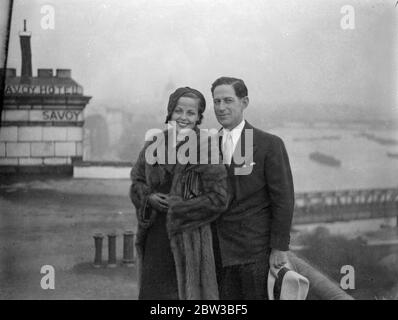 Barbara Kent, der Filmstar, und Harry Edington, der Hollywood-Business-Agent, kommen in London an. 12. Oktober 1934 Stockfoto