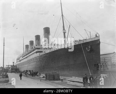 Der Liner Olympic geht in Trockendock. 24. Oktober 1934 Stockfoto