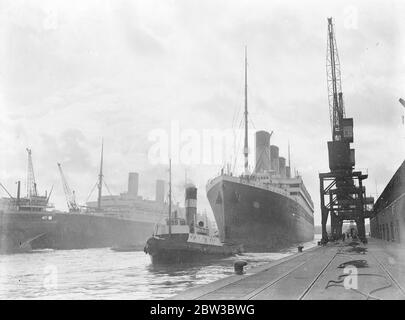 Der Liner Olympic geht in Trockendock. 24. Oktober 1934 Stockfoto