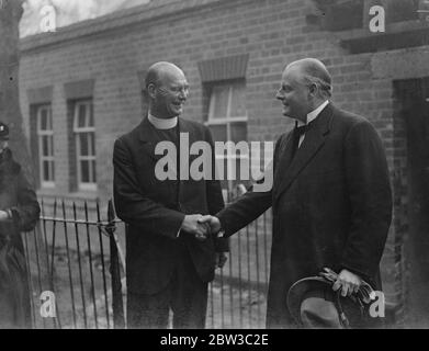 Sir Henry Page Croft eröffnet die Prebendary Gough Memorial Hall in Brompton, London. November 1934 Stockfoto