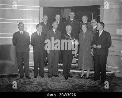 London Mayors und britische Sportmeister bei der Kinoshow . 30. Oktober 1934 Stockfoto