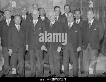 Amerikanische und japanische Seestreitdelegation treffen sich in London . Unter ihnen ist Admiral Yamamoto. 31. Oktober 1934 Stockfoto