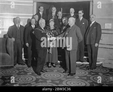 London Mayors und britische Sportmeister bei der Kinoshow . 30. Oktober 1934 Stockfoto