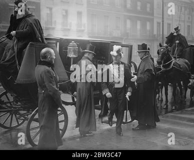 Grafschaft Roczynski , der neue polnische Botschafter , präsentiert Anmeldeinformationen an den König . November 1934 Stockfoto