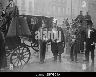 Grafschaft Roczynski , der neue polnische Botschafter , präsentiert Anmeldeinformationen an den König . November 1934 Stockfoto