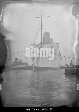 Die kanadische Pazifik-Liner, Empress of Britain, Eingabe Trockendock in Southampton. 20. November 1934 Stockfoto