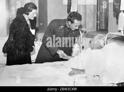 König und Königin der Belgier besuchen Opfer des Ausstellungszusammenbruchs. 26. November 1934 Stockfoto